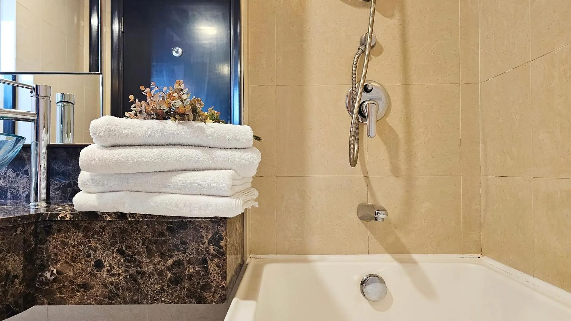 Apartment #12 New Sunway Resort Family Suite Lagoon View Petaling Jaya